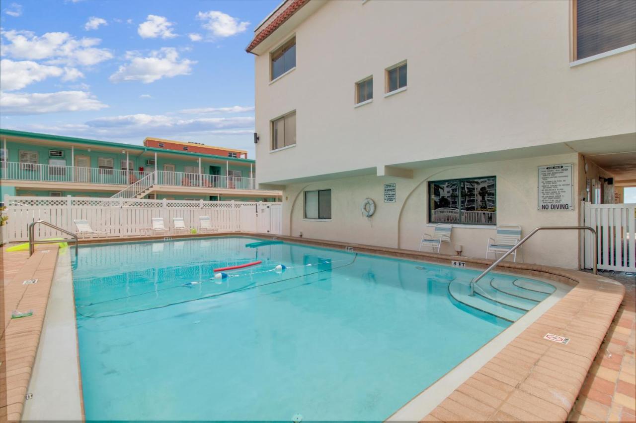 Redington Surf Resort By Travel Resort Services St. Pete Beach Dış mekan fotoğraf